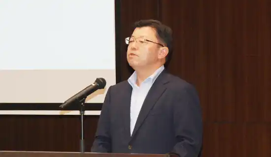 あいさつする田辺直之常務執行役員（9月8日、東邦銀本店）