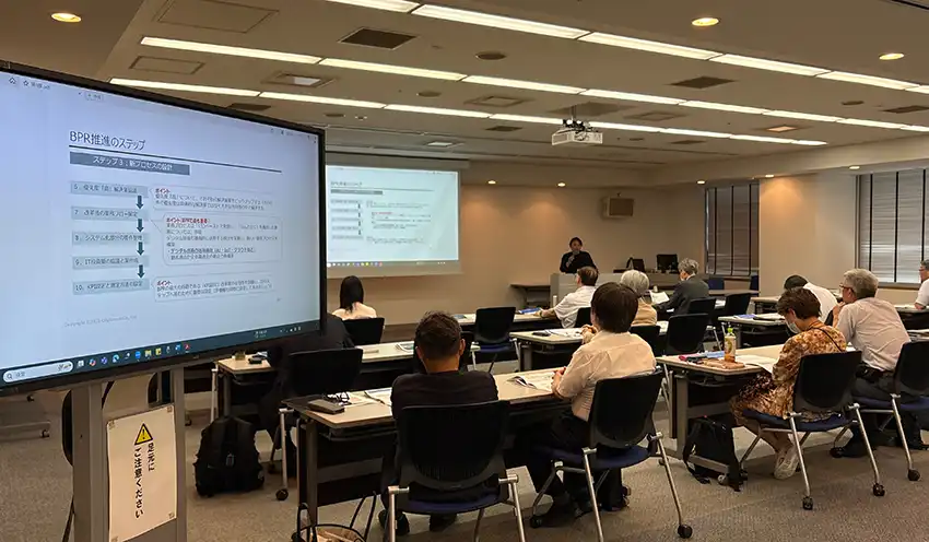 BPRについて理解を深める参加者（9月30日、博多座・西銀ビル）