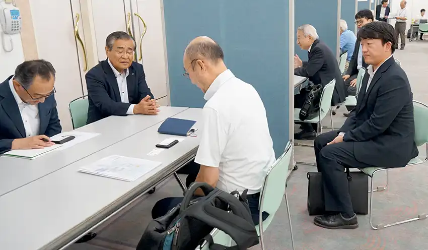 業態を超えた金融機関の協力で実現した（9月12日、新都心ビジネス交流プラザ4階）