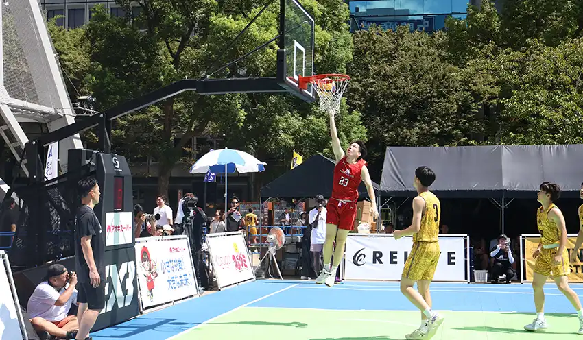 バスケトーナメントでは白熱した試合が展開された（9月15日、久屋大通公園）