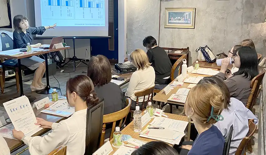 創業のノウハウを話す講師（10月1日、福井市内）