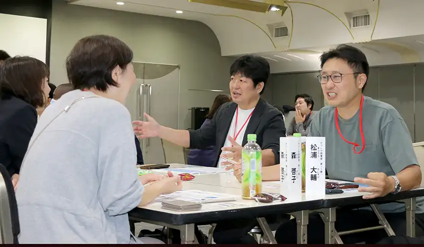自社の経営課題について意見交換する参加者（10月20日、かつしかシンフォニーヒルズ）