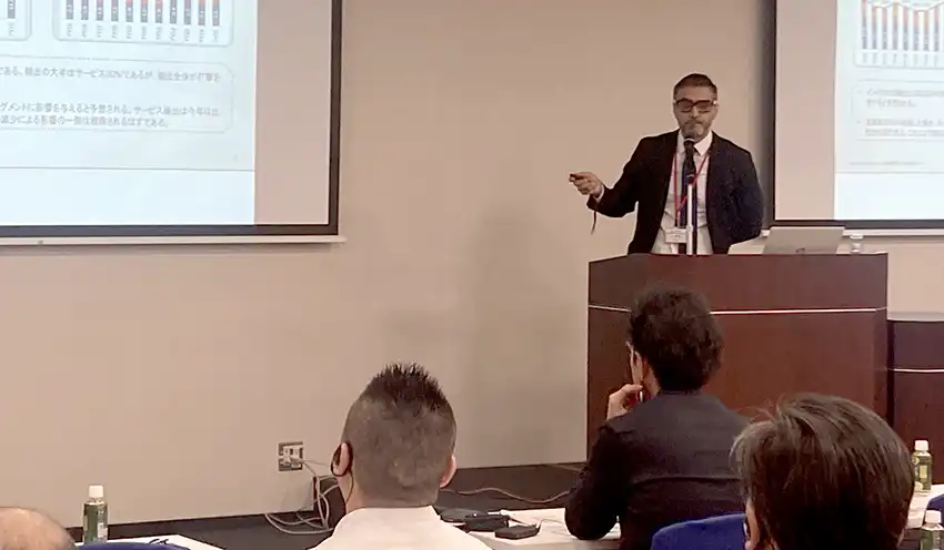 講演するモニットガナトラ法人営業部長（10月29日、あいち銀名古屋駅前ビル）