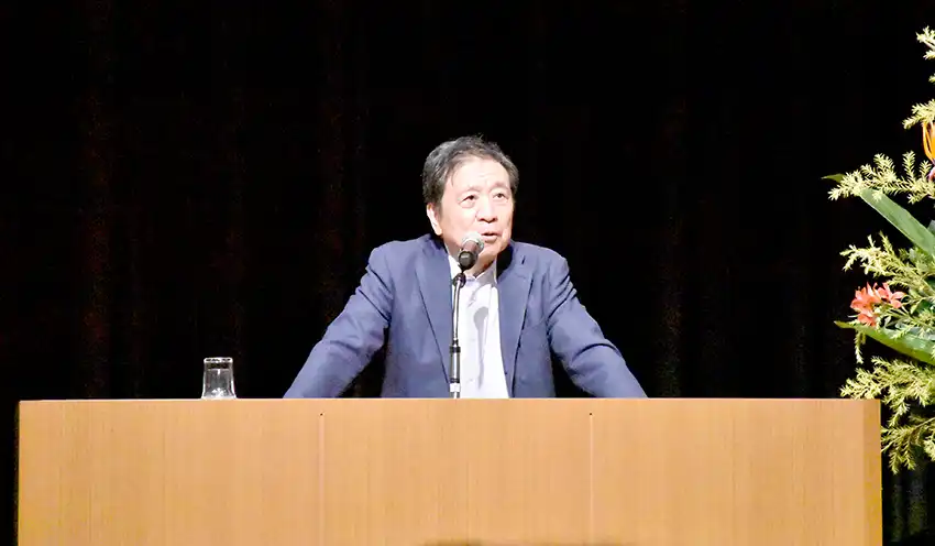 国内問題などを解説する星氏(10月9日、横浜市)