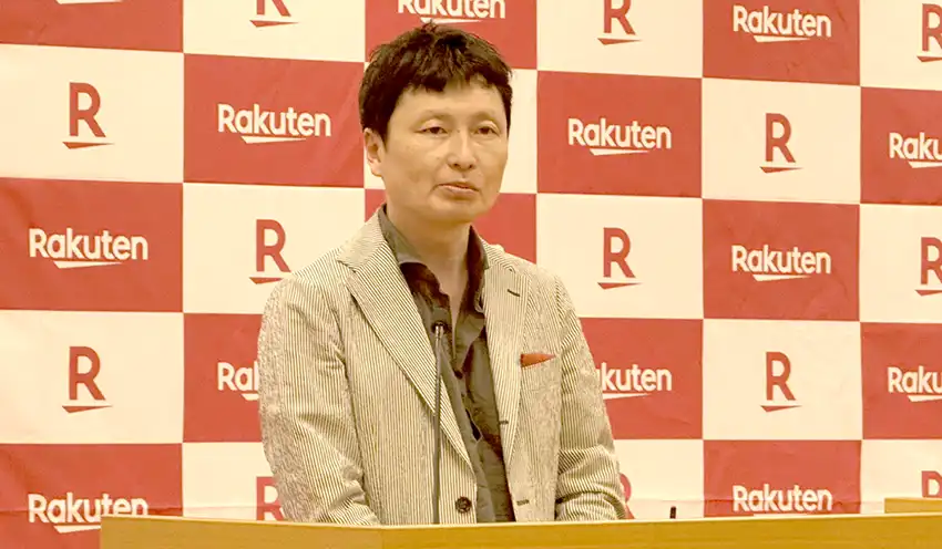 体験談を語る菊地さん（10月10日、東京都内）