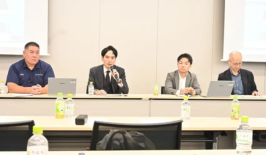 パネルディスカッションで登壇した（左から）三沢氏、井浦氏、中村氏、安間氏（10月22日、住友生命東京本社）