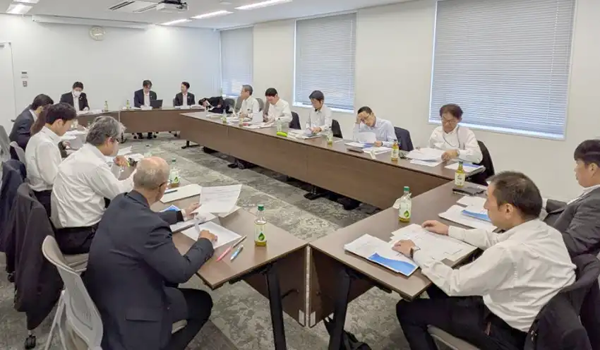 情報交換する管内8信金の職員（10月24日、信金中金四国支店提供）