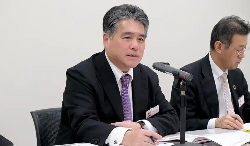 決算の説明をする三菱UFJ証券HDの本城史朗取締役常務執行役員（10月28日、東証）