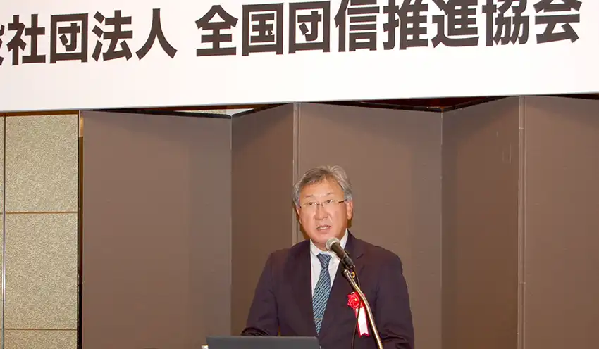 あいさつする長岡代表理事(10月31日、ANAインターコンチネンタルホテル東京)