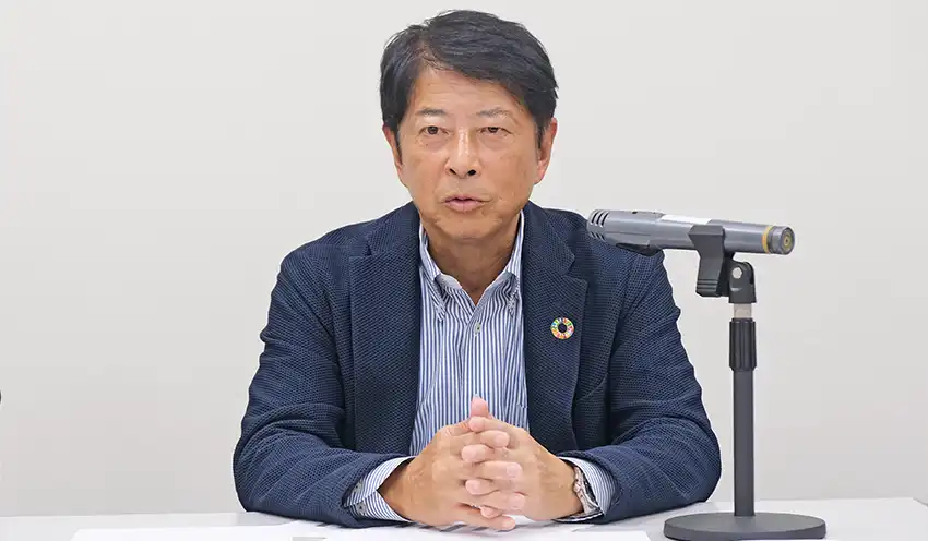 投信概況を説明する投信協・松下会長（10月14日、東証）