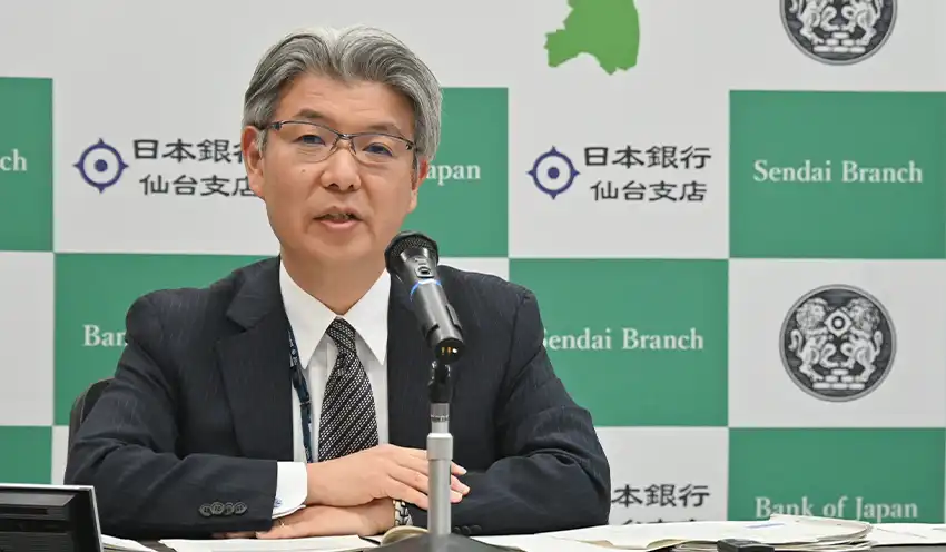 東北地域の経済の動きについて説明する横堀支店長（10月23日、日銀仙台支店）