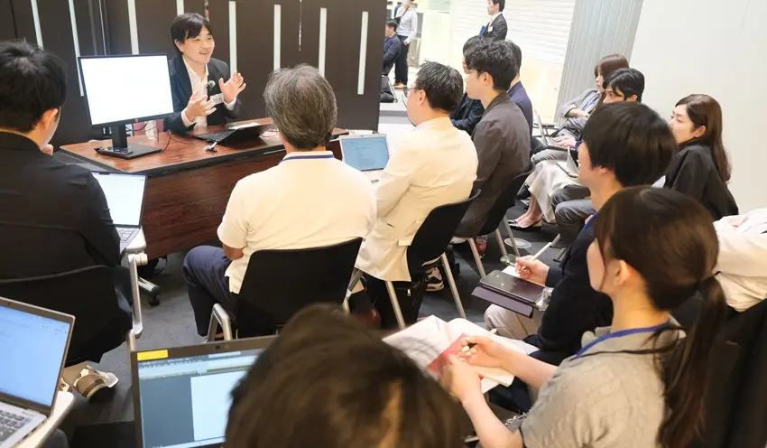 機関投資家と対話するグロース上場企業の経営者やIR担当者