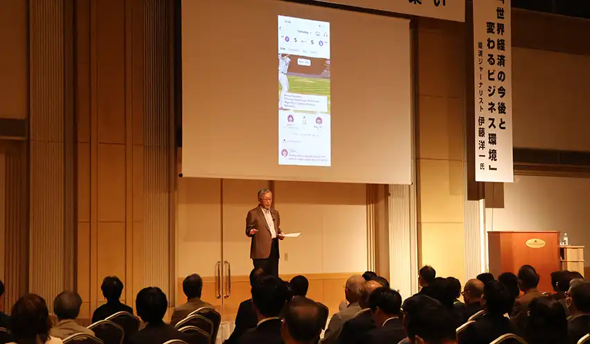 経済情勢などを解説する伊藤氏（10月28日、ホテル日航熊本）