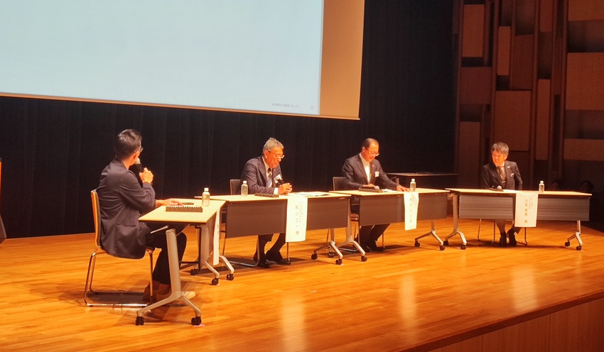 池田泉州銀、山梨中央銀、北洋銀の頭取・副頭取が人材支援事業について「経営者対談」を行った(10月31日、東京・大手町)