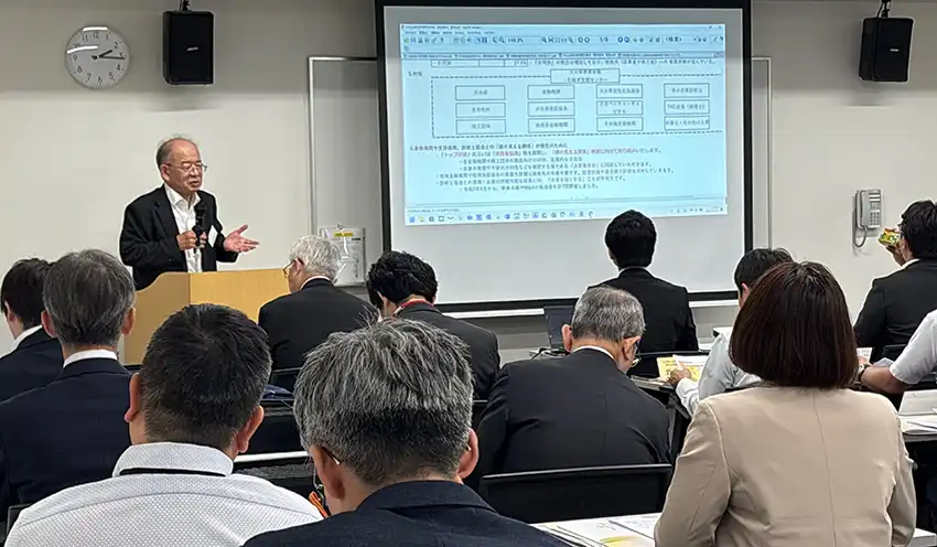 事業承継の現状を伝える蔵前委員長(10月21日、J:COM ホルトホール大分)