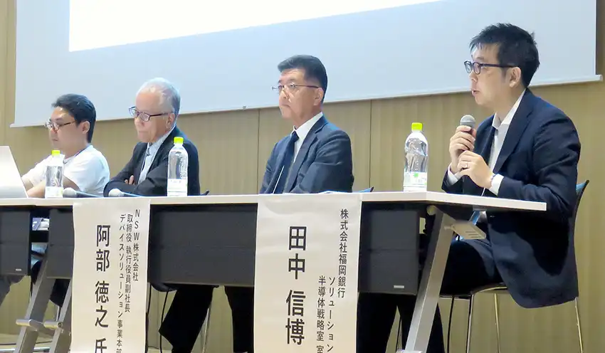パネルディスカッションに参加する田中室長（右、10月8日、マリンメッセ福岡）