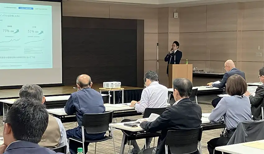 業界関係者ら約40人が参加（10月28日、兵庫県トラック協会本部）