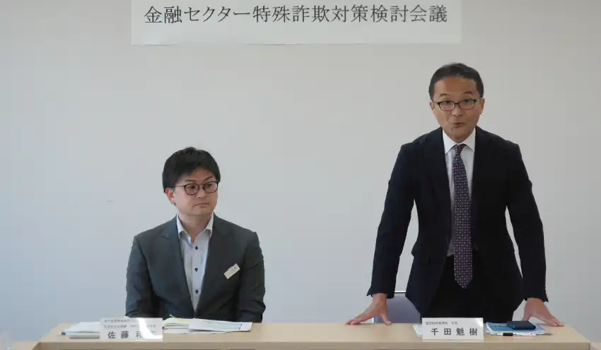 協力を呼びかける千田所長（右、10月3日、盛岡合同庁舎）