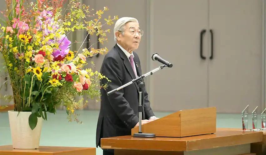 開会のあいさつを述べる樋口会長(10月25日、郡山市)