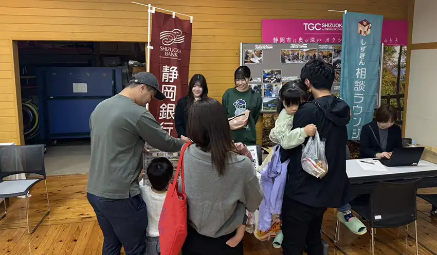 ブースでは金融サービスや相談ラウンジをPR(10月25日、安倍ごころ)