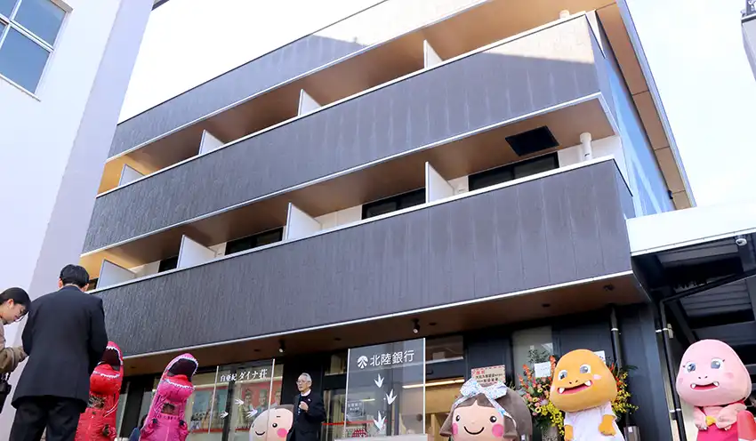 学生マンションが併設された勝山支店（11月4日）