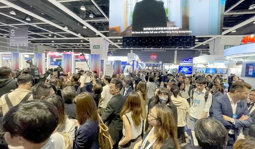 多数の金融・フィンテック関係者が訪れた（11月3日、香港コンベンション＆エキシビションセンター）