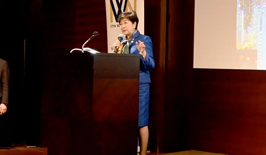 男女平等に関する東京都の政策を説明した小池・都知事（11月4日、本社）