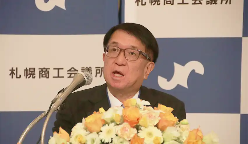 就任した安田・北洋銀会長（11月4日、札幌パークホテル）