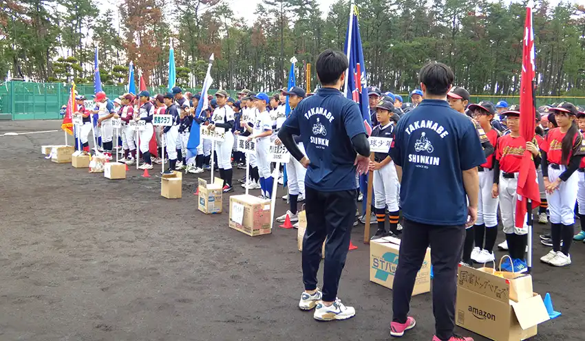 マルシェは第2回学童野球大会と当時開催した（11月1日、お倉ヶ浜総合公園、高鍋信金提供）