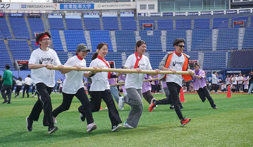 支部対抗で競った大運動会（11月1日、横浜スタジアム）